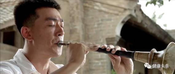 遗憾!老乐师演奏到吐血,也未能挽救逐渐没落的传统技艺